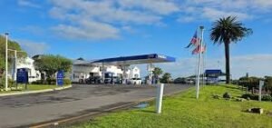 The Engen West Coast 1 Stop in Langbeaan with entrance from R27 with green lawn, flags and service centre.